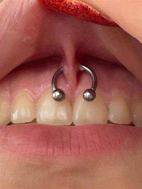 Sieht Das Smiley Piercing Normal Aus Lippenbändchen Schmuck Piercingschmuck