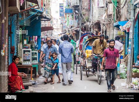 Street In Old Dhaka Bangladesh Hi Res Stock Photography And Images Alamy