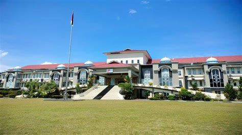 Rahma Kembali Pasang 12 Kubah Di Atas Kantor Walikota Tanjungpinang