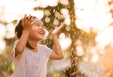 10 Secrets And Effective Tips To Raise A Happy Child