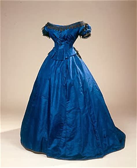 Depending on your body type, venue of your wedding, activities of the day and, most importantly, your preference, you can choose the gown of your dreams. Ergo...my musings by Vivian: A Civil War Reproduction Ball ...