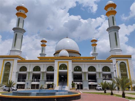 Memadukan Arsitektur Khas Cirebon Dan Kemegahan Gaya Modern Masjid My