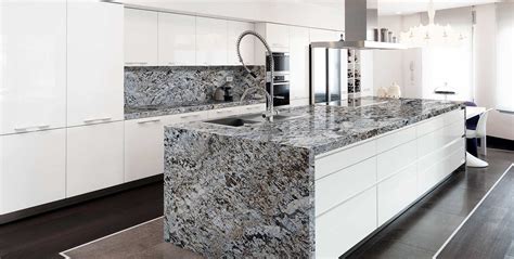 Mesadas de cocina en granito, marmol y cuarzos. Grey granite countertop | Levantina