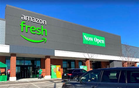 Amazon Fresh Joins Suburban Chicago Shopping Center Before It Sells