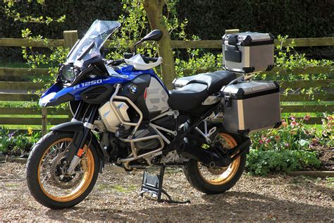 The seat heights range from 800 to 900 mm. MCN Fleet: The BMW R1250GSA is a robot with personality