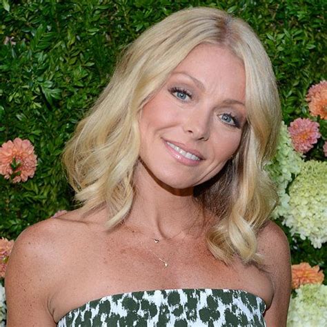 How Kelly Ripa Stays Healthy Fit And Happy Tracy Anderson Diet How