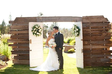 Top 13 Tricks To Buff Up Your Rustic Wedding