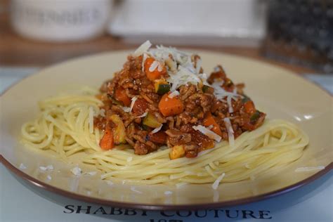 Healthy and Speedy Spaghetti Bolognese Recipe with Dolmio | Bolognese ...