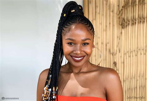 The style is good for women with natural hair that want something protective and polished. 13 Hottest Fulani Braids to Copy Right Now
