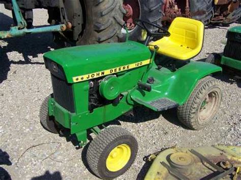 7832 John Deere 120 Lawn And Garden Tractor With Mower
