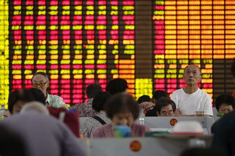 Chinas Stock Sell Off Causes Markets To Plunge More Than 8