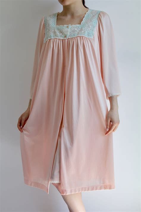 Vanity Fair Nightgown And Robe 2 Piece Set Pale Pink Etsy Night Gown Vintage Outfits Fashion
