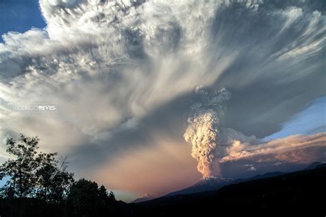 21 Jaw Dropping Photos Of The Calbuco Volcano Erupting In Chile 500px