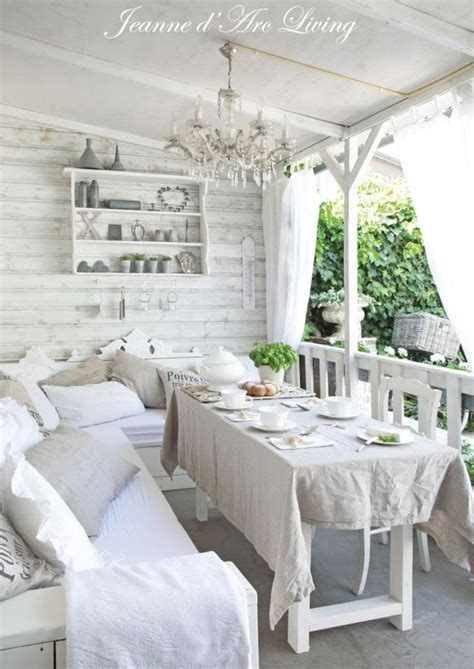 Apartment Decorating Idea For A Beautiful Deck