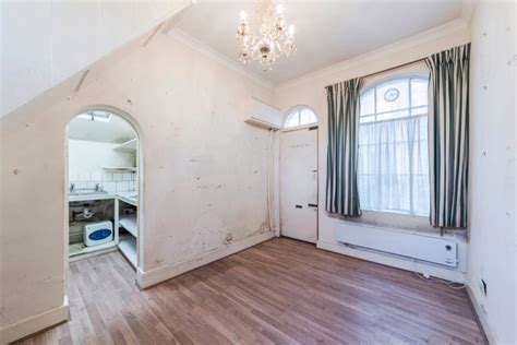 One Of Londons Smallest Homes Sells For £713000 Metro News