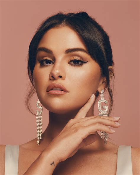 Selena Gomezs Retrofête Initial Earrings Are Super Gorgeous Who What