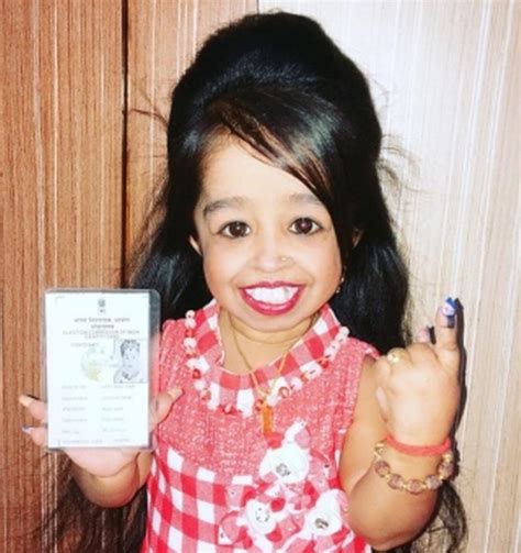 Worlds Smallest Woman Votes In Nagpur The English Post Breaking