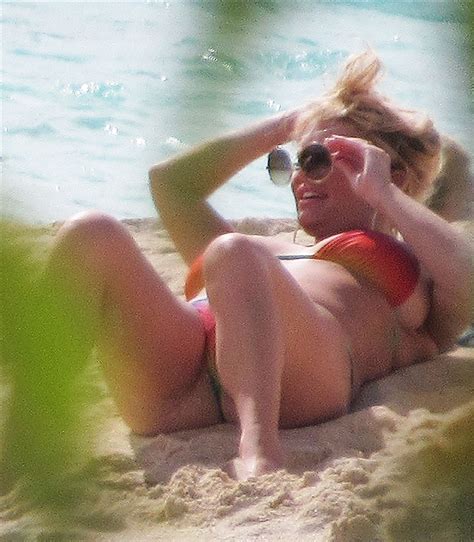 Jessica Simpsons Boobs Vs Hilary Duffs Booty In A Milf Bikini Battle