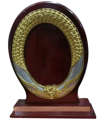 Wooden Memento Trophy At Rs 120 New Delhi Id 2853230359362