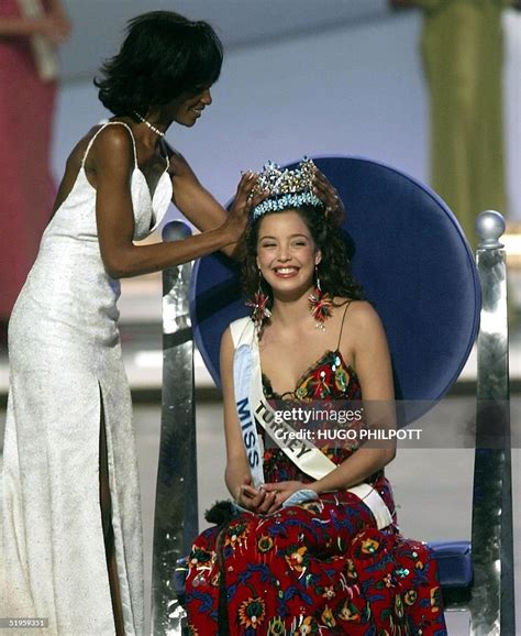 miss turkey azra akin is crowned 2002 miss world by previous miss news photo getty images