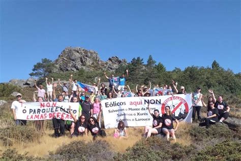 Un centenar de personas se manifiestan en Calvos de Randín Ourense