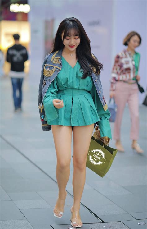 【画像あり】ナンパ待ちの韓国人女さん、とんでもない格好で街中をうろついてしまう