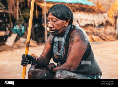 Xingu Tribe Woman Hi Res Stock Photography And Images Alamy