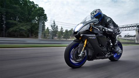 The r1m comes with dual disc front brakes and disc rear brakes along with abs. R1M - motorcycles - Yamaha Motor