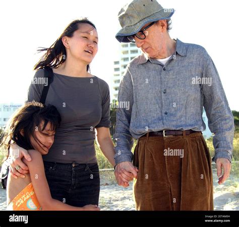 Woody Allen And Soon Yi Previn On Miami Beach Hi Res Stock Photography