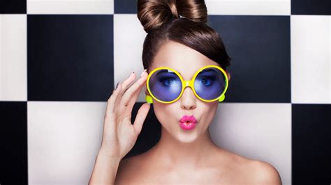 Girl Model Glasses Danielle Sharp Hd Wallpaper Wallpaperbetter The