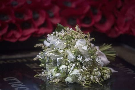 Markle's bridal bouquet was laid at the grave of the unknown warrior at the british capital's westminster abbey. Meghan Markle's Wedding Bouquet on Unknown Soldier's Grave ...