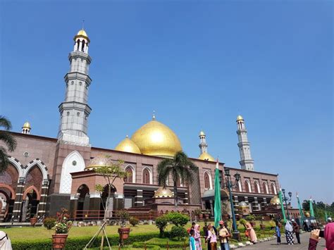 10 Masjid Terbesar Di Indonesia Yang Perlu Diketahui