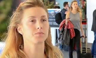 Whitney Port Nails Airport Style In Skintight Black Jeans