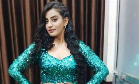 Bhojpuri Sizzling Queen Akshara Singh Looks Smoking Hot In Green Shimmery Outfit As She Performs