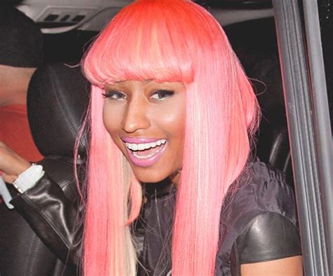 Nicki Minaj Matches Her Hair To Her Lipstick Popsugar Beauty