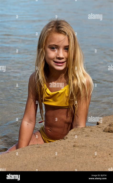 6 Year Old Girl Bikini Fotografías E Imágenes De Alta Resolución Alamy