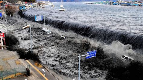 These surges can reach heights up to 100 feet. Habrá un tsunami en Cádiz y España no tiene protocolo de ...