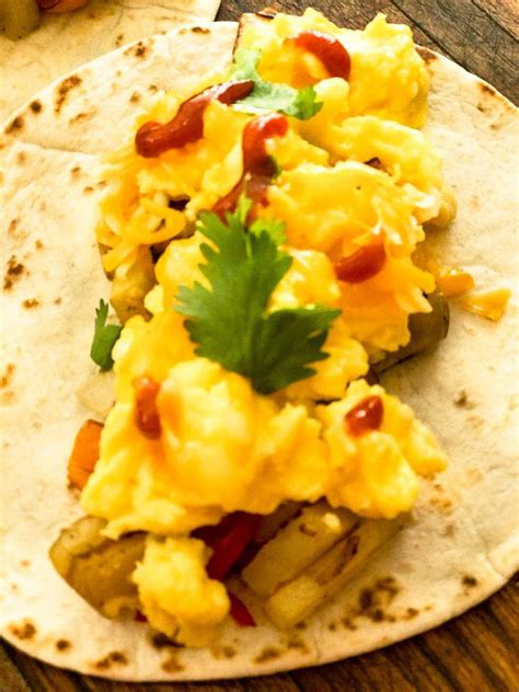 Quick And Easy Breakfast Tacos With Potatoes Eggs And Cheese Gitta S Kitchen