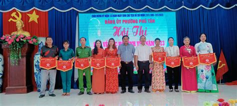 Chi bộ trường mầm non Phú Tân tham gia văn nghệ chào mừng kỷ niệm 133