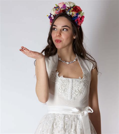 Kaufen preiswerte günstige brautkleider und brautmode mit erstklassiger qualität nach maß.bei milanoo gibt es mehr als 800 wunderschöne brautkleider styles.shoppen sie jetzt ihre trauhafte. Sportalm Brautkleid Haag 930108209 Snow White 70er ...