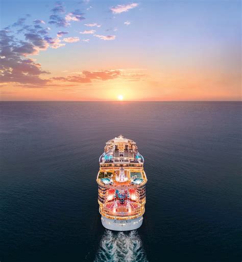 Allure Of The Seas Night - Cruise Gallery