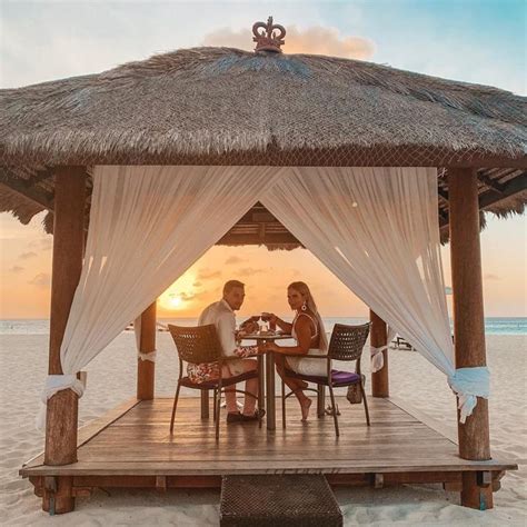 sunsets and sandy toes 9 on the beach dining options in aruba visit aruba blog