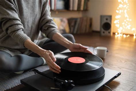 10 Main Reasons Why People Buy Vinyl Records Today