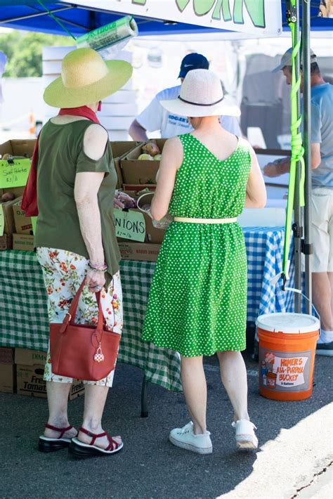 What To Wear To The Farmers Market For Women Over 50