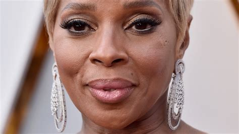 Blige said she's a fan of the show because it portrayed the reality of growing up in the inner cities. L'histoire tragique de Mary J. Blige - Fr news24viral