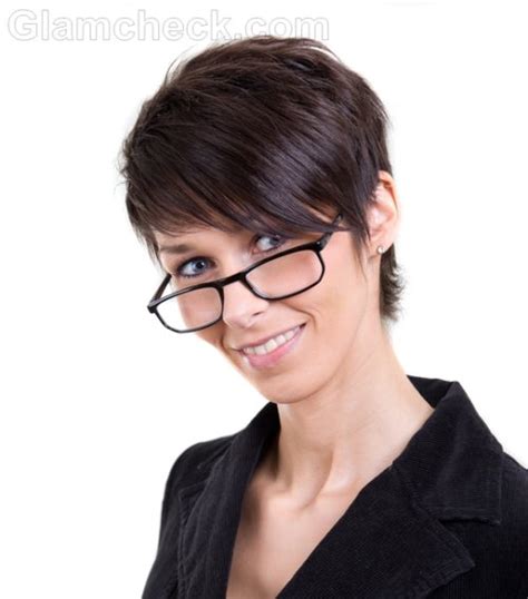 When we hear professional hairstyles we think of ugly dated or uptight hairdos. Business women hairstyles