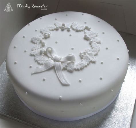 Start with one petal at a time as the royal icing dries too fast sometimes and you will not be able to work with it then. White Christmas in 2019 | Christmas cake designs ...