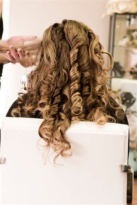 The long fingers allow the user to lift a particular segment of the hair while drying it to give it a natural wavy look. Difference Between Curly & Wavy Hair | Hair curling tips ...