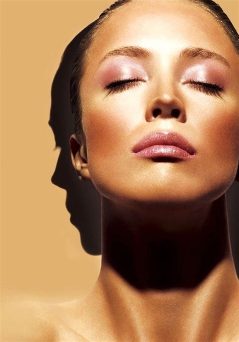 7 Makeup Tips For A Round Face Makeup Looks Face Makeup Look Rose