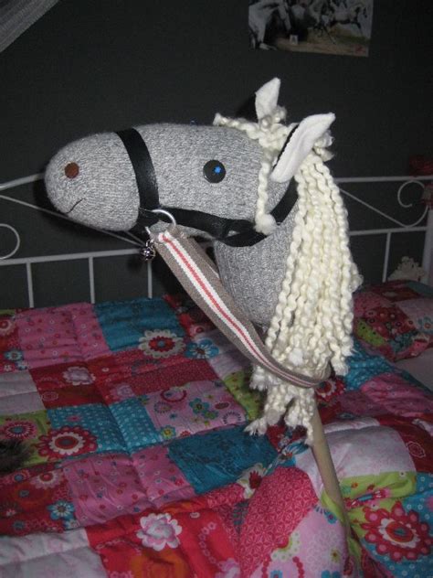 Ik vond het in eerste instantie ook. stokpaard gemaakt van een sok - zosarah - Stokpaard | Pinterest - Sok, Wol en Sinterklaas